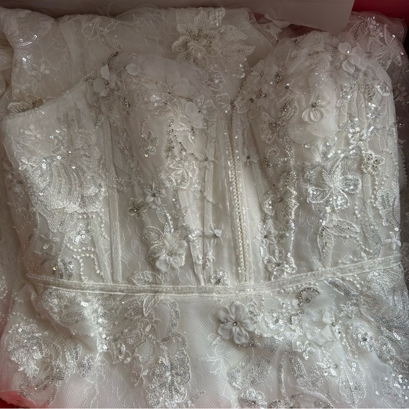 Galina Signature 3d floral applique plunge sheath wedding dress solid white NWT - Picture 5 of 12